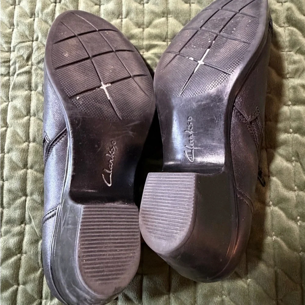 Clarks‎ Emily 2 black bootie boots leather shoes size 9 1/2